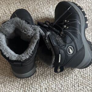 Black Winter Boots with Faux Fur Lining